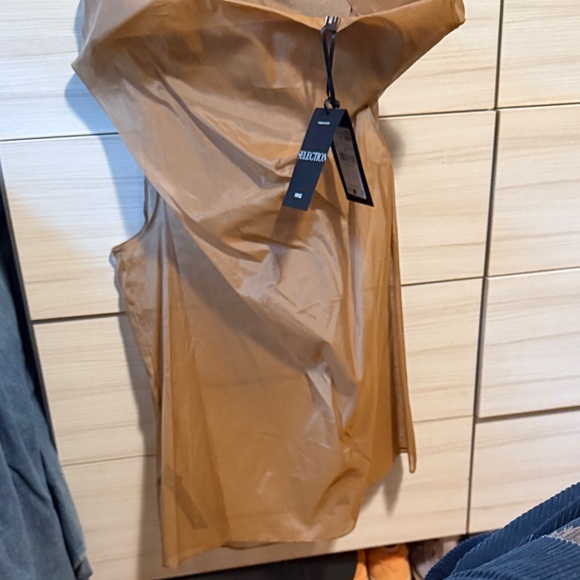 Elegant sheer top - Picture 4 of 5